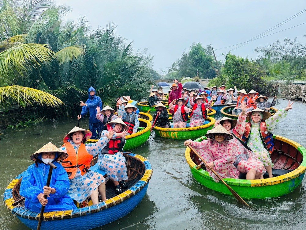 Cuộc sống người dân đảo lộn, giao thông tê liệt - ảnh 5