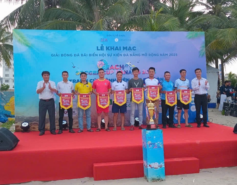 Sôi động khai mạc Giải Bóng đá bãi biển lần thứ II - ảnh 1