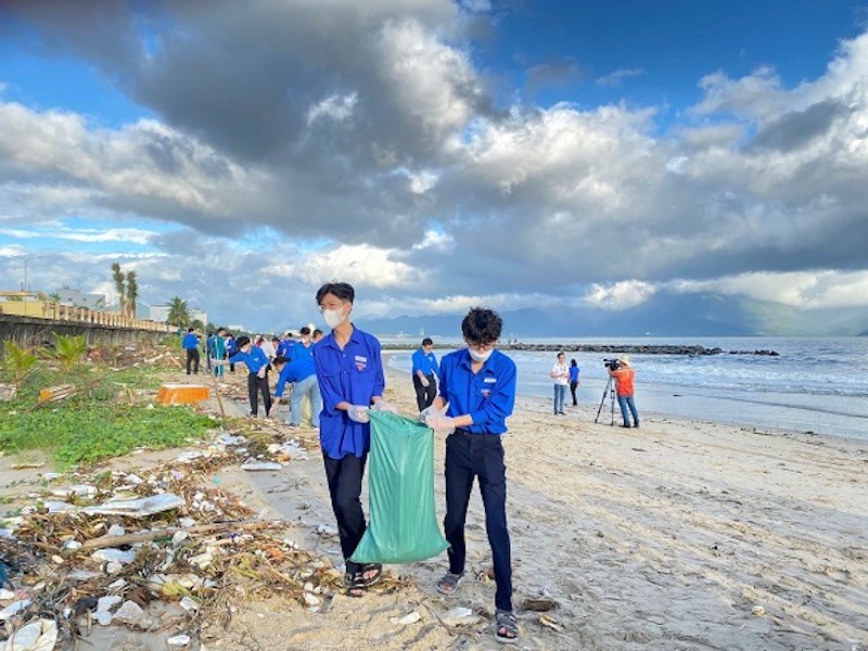 Thanh niên Đà Nẵng chung tay giữ gìn môi trường biển - ảnh 1