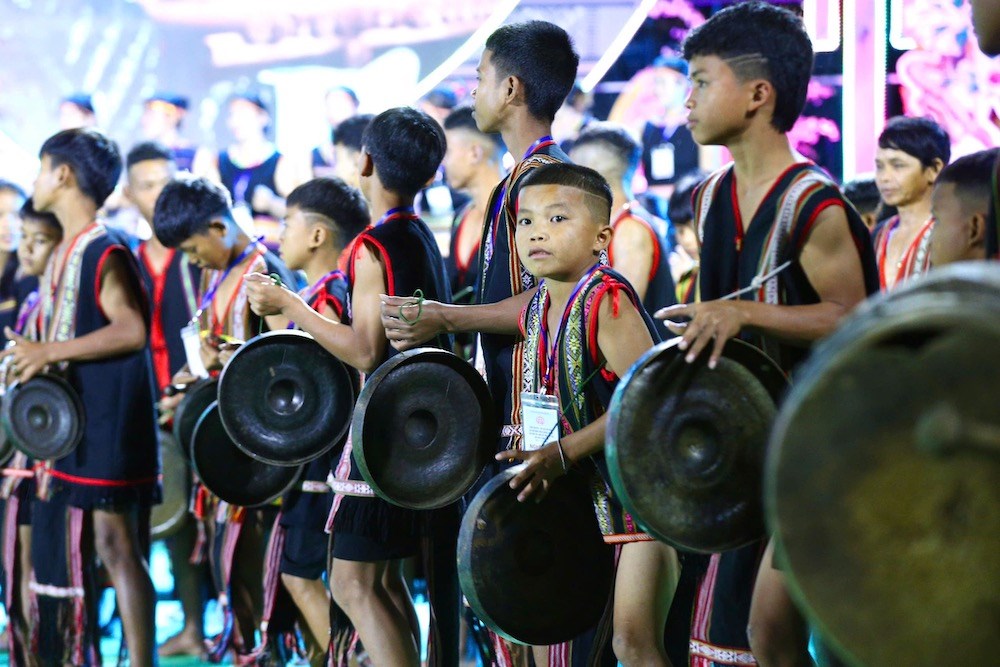 Khi cồng chiêng bước ra đời sống du lịch - ảnh 5