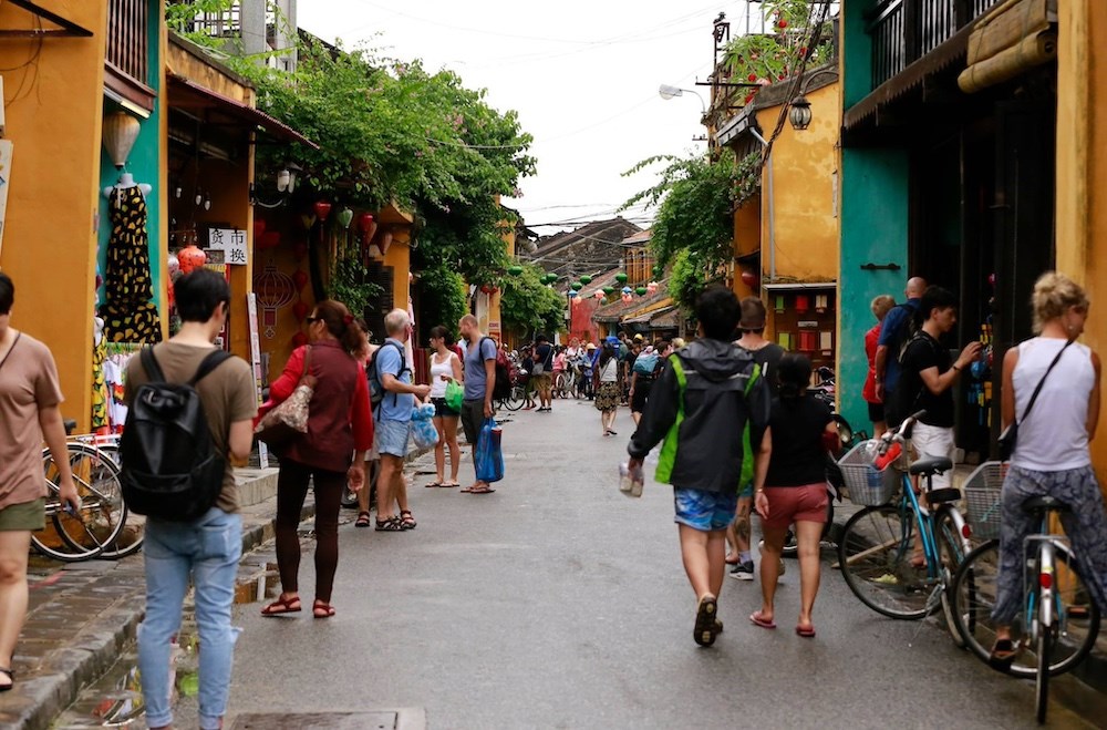 Khẩn trương phục hồi đón khách - ảnh 2