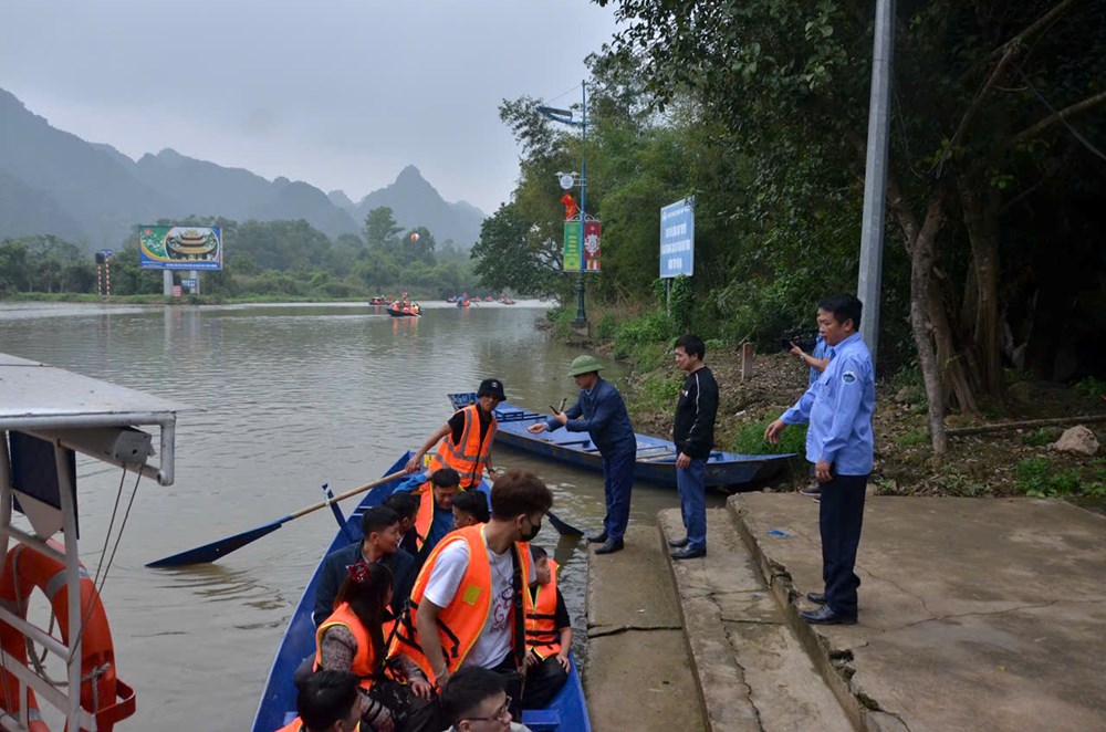 Kiên quyết không để đò chở khách không mặc áo phao - ảnh 3