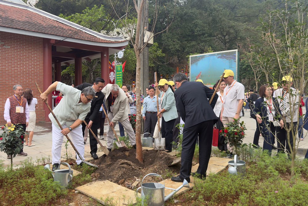 Gần 400 đại biểu quốc tế trải nghiệm không gian lễ hội Du lịch chùa Hương - ảnh 6