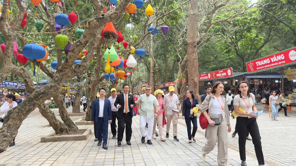 Gần 400 đại biểu quốc tế trải nghiệm không gian lễ hội Du lịch chùa Hương - ảnh 2