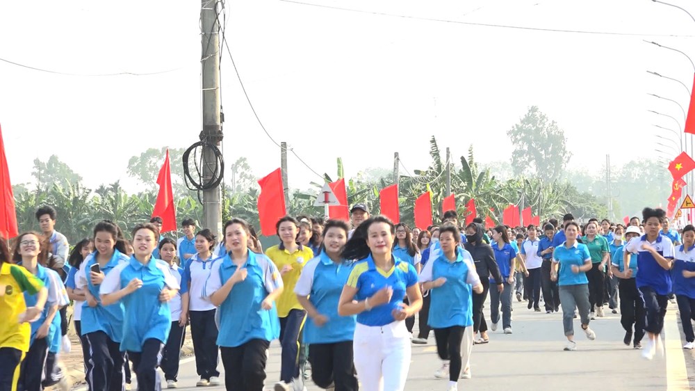 Gần 1.000 người tham gia chạy hưởng ứng Ngày chạy Olympic - ảnh 5