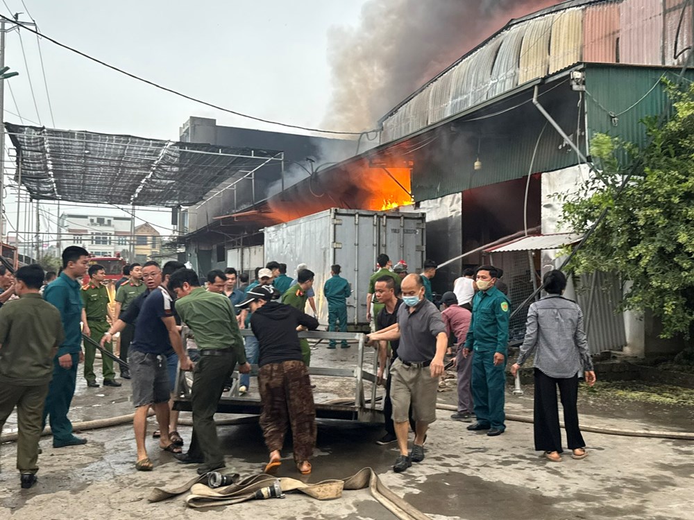 Hà Nội: Cháy kho xưởng rộng 700m2 tại xã Hương Sơn - ảnh 3