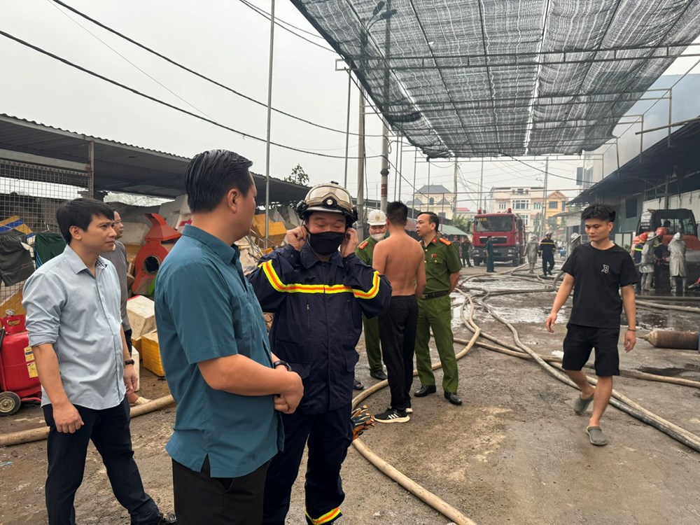 Hà Nội: Cháy kho xưởng rộng 700m2 tại xã Hương Sơn - ảnh 1