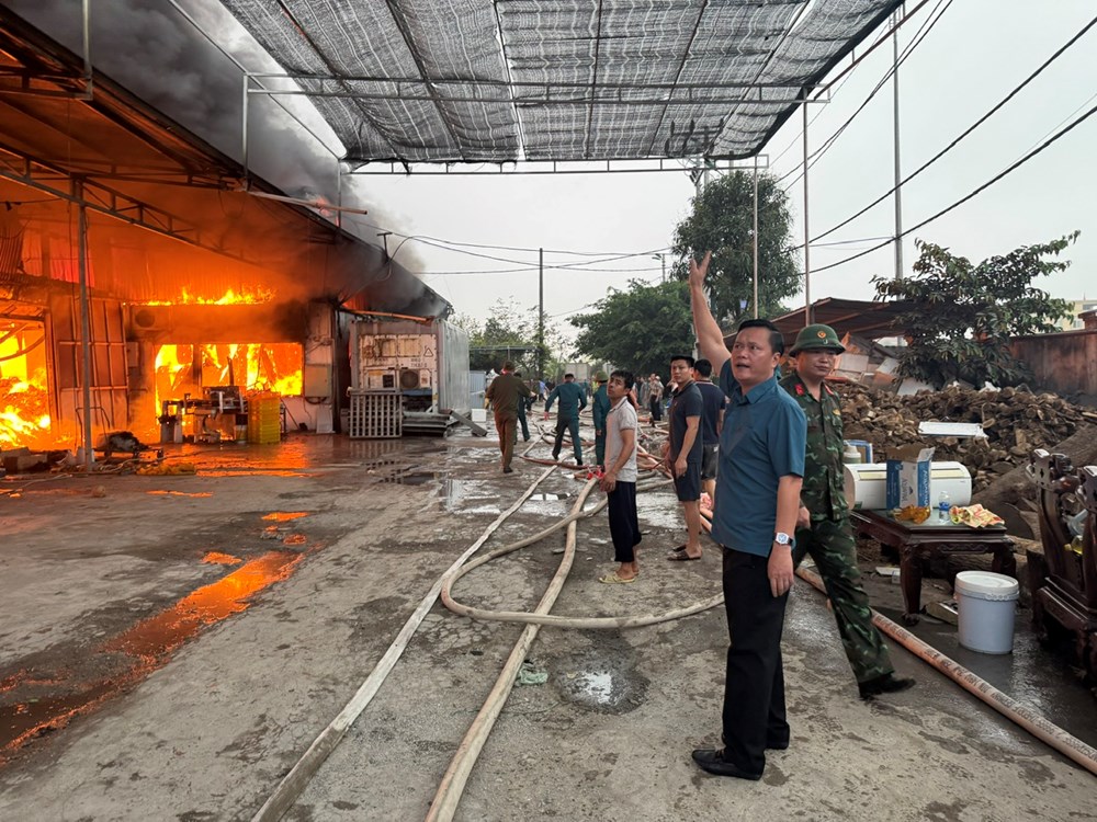 Hà Nội: Cháy kho xưởng rộng 700m2 tại xã Hương Sơn - ảnh 2