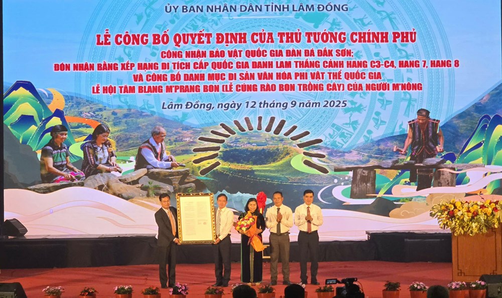 Đàn đá Đắk Sơn được công nhận là bảo vật quốc gia - ảnh 1