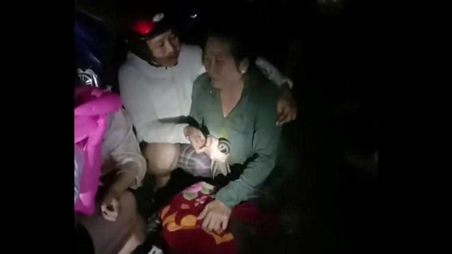 Lâm Đồng: Nước lũ đổ về bất ngờ trong đêm do nghi vỡ đập, ba người bị cuốn trôi - ảnh 1