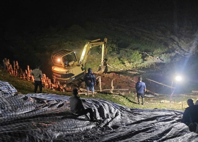 Hồ Cay An tạm qua nguy cơ vỡ sau khi được gia cố - ảnh 1