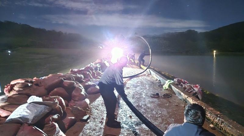 Hồ Cay An tạm qua nguy cơ vỡ sau khi được gia cố - ảnh 2