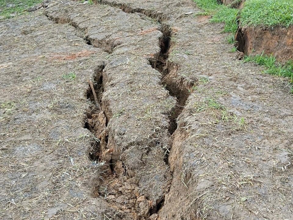 Lâm Đồng: Di dời khẩn cấp hàng chục hộ dân ngay trong đêm trước nguy cơ vỡ đập chứa nước - ảnh 4