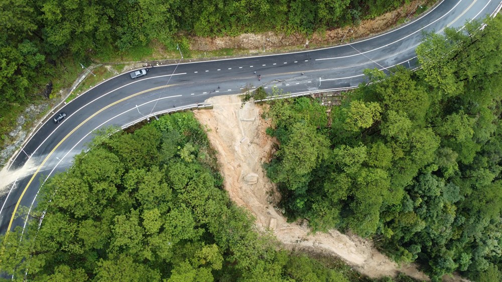 Cận cảnh sạt lở nghiêm trọng khiến đèo Prenn phải đóng cửa - ảnh 5