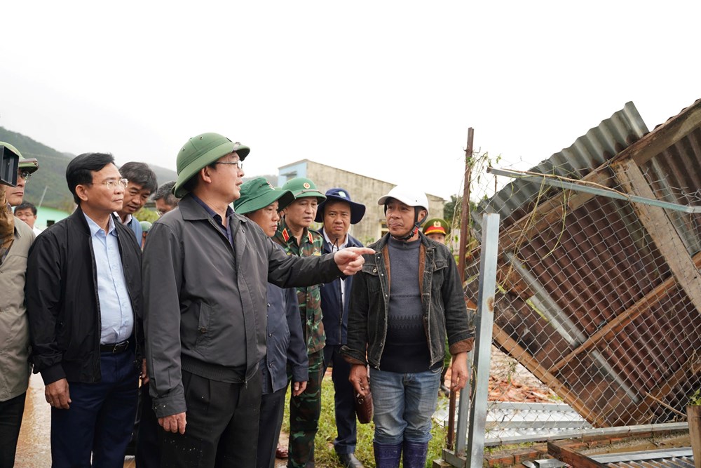 Phó Thủ tướng Hồ Quốc Dũng kiểm tra công tác khắc phục mưa lũ tại tỉnh Lâm Đồng - ảnh 1