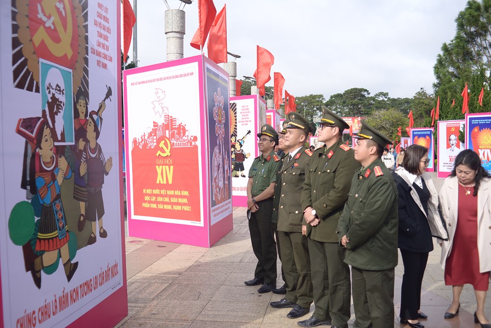 Lâm Đồng: Triển lãm tranh cổ động tấm lớn về Đại hội XIV của Đảng - ảnh 5
