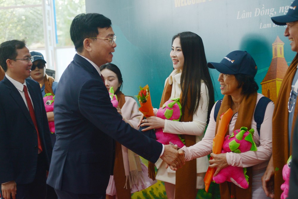 Lâm Đồng tặng quà cho những du khách “xông đất” đầu năm - ảnh 3