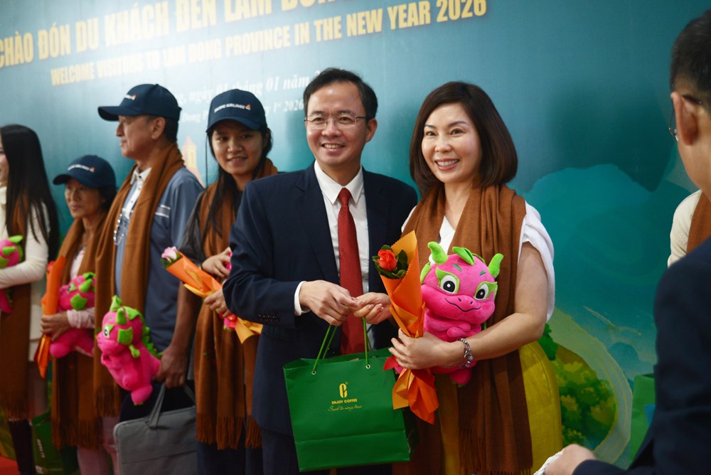 Lâm Đồng tặng quà cho những du khách “xông đất” đầu năm - ảnh 6