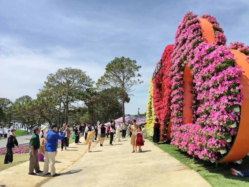 Lâm Đồng đón gần 1 triệu lượt khách du lịch trong dịp Tết Nguyên đán - ảnh 1