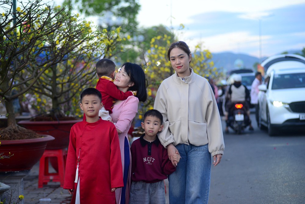 Lâm Đồng: Chủ tịch UBND tỉnh thăm, động viên cán bộ đầu năm mới - ảnh 4