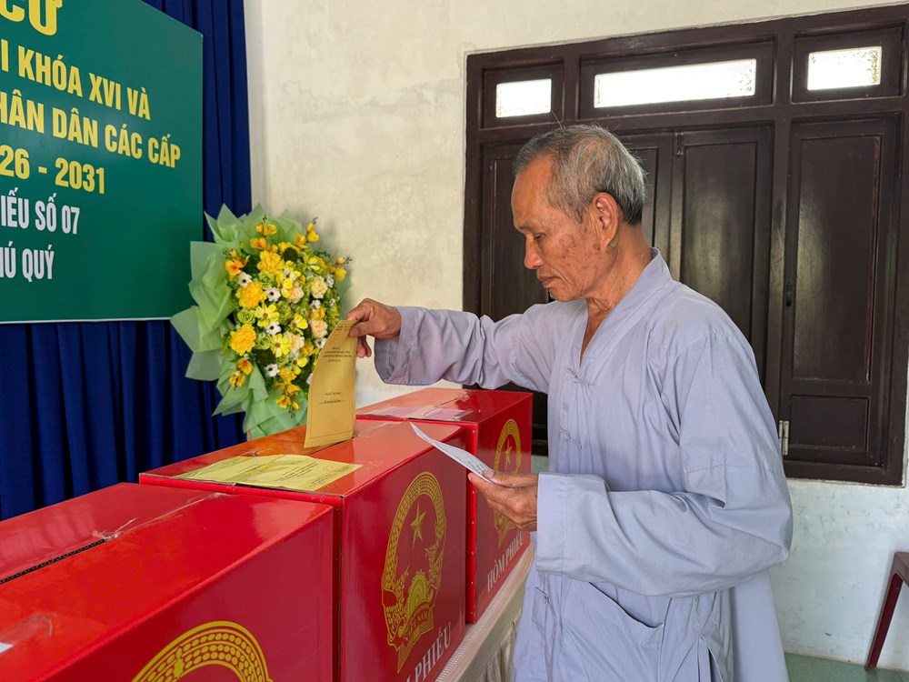 Lâm Đồng: Hơn 2,7 triệu cử tri đi bầu cử - ảnh 11