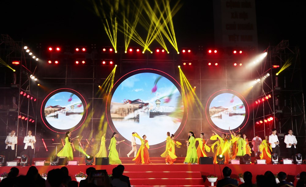 Đầu tuần Đà Lạt thu hút du khách với đêm nhạc đặc biệt - ảnh 1