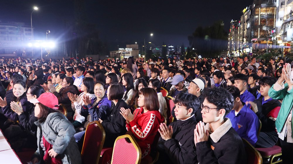 Đầu tuần Đà Lạt thu hút du khách với đêm nhạc đặc biệt - ảnh 2