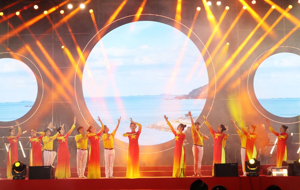 Đầu tuần Đà Lạt thu hút du khách với đêm nhạc đặc biệt - ảnh 4