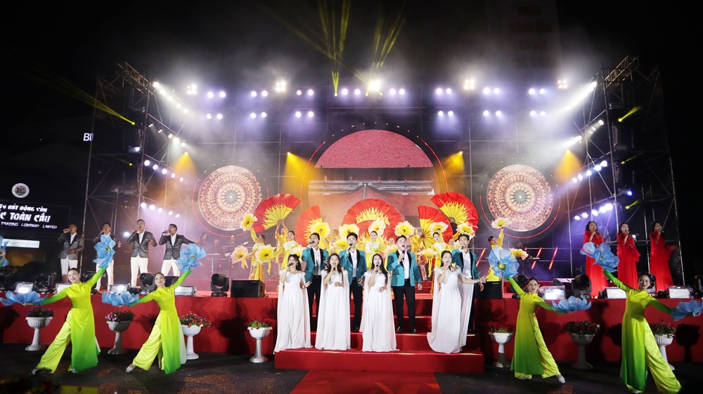 Đầu tuần Đà Lạt thu hút du khách với đêm nhạc đặc biệt - ảnh 10