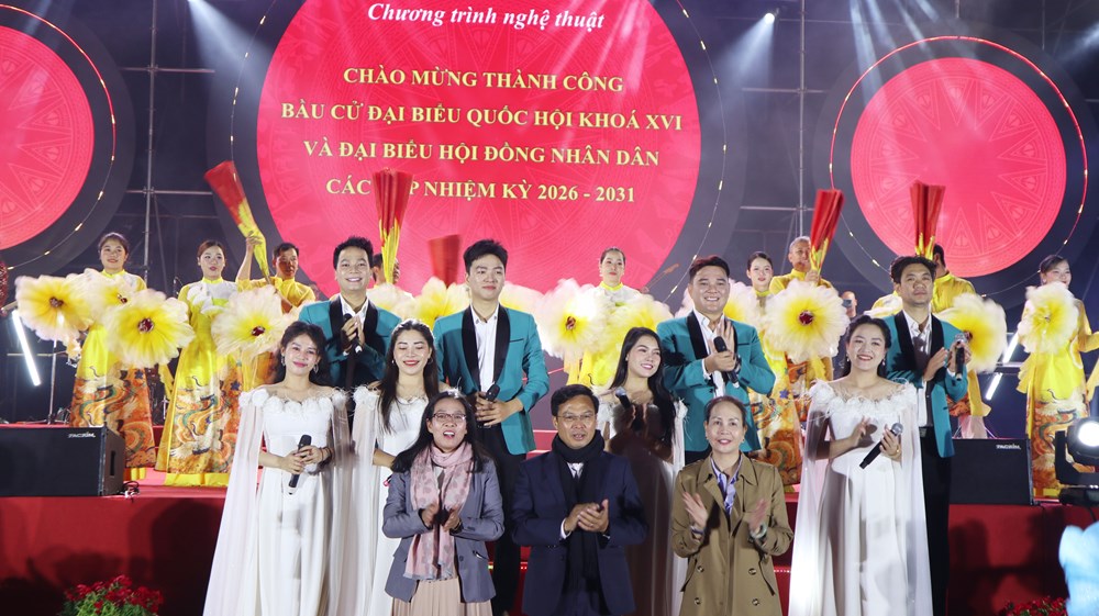 Đầu tuần Đà Lạt thu hút du khách với đêm nhạc đặc biệt - ảnh 11