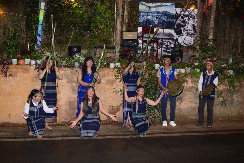 Lâm Đồng: Khai mạc triển lãm ảnh nghệ thuật “Ký ức các thành phố” - ảnh 3