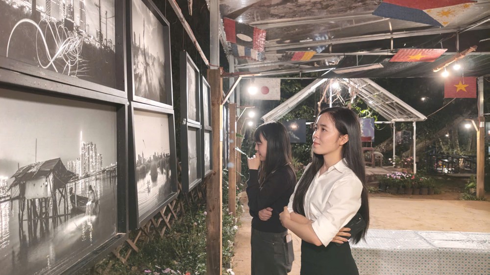 Lâm Đồng: Khai mạc triển lãm ảnh nghệ thuật “Ký ức các thành phố” - ảnh 1