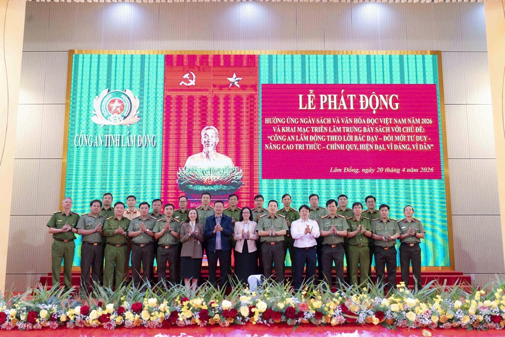  Lâm Đồng: Công an tỉnh tổ chức triển lãm, giới thiệu sách nhân Ngày Sách và Văn hóa đọc Việt Nam - ảnh 1