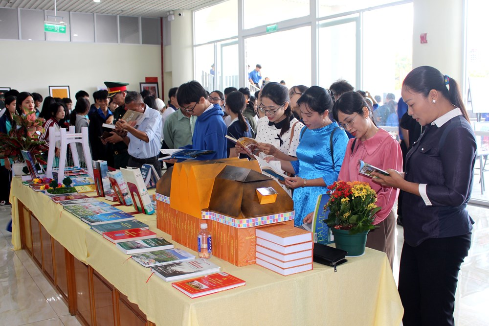 Lâm Đồng: Phát động Ngày Sách và Văn hóa đọc Việt Nam - ảnh 4