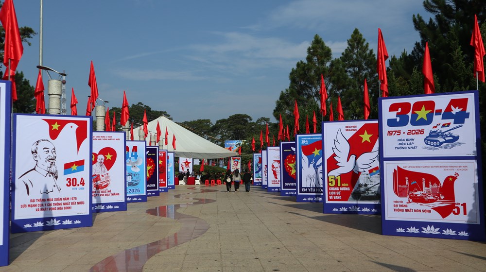 Lâm Đồng: Triển lãm tranh cổ động kỉ niệm 51 năm Ngày giải phóng miền Nam - ảnh 3