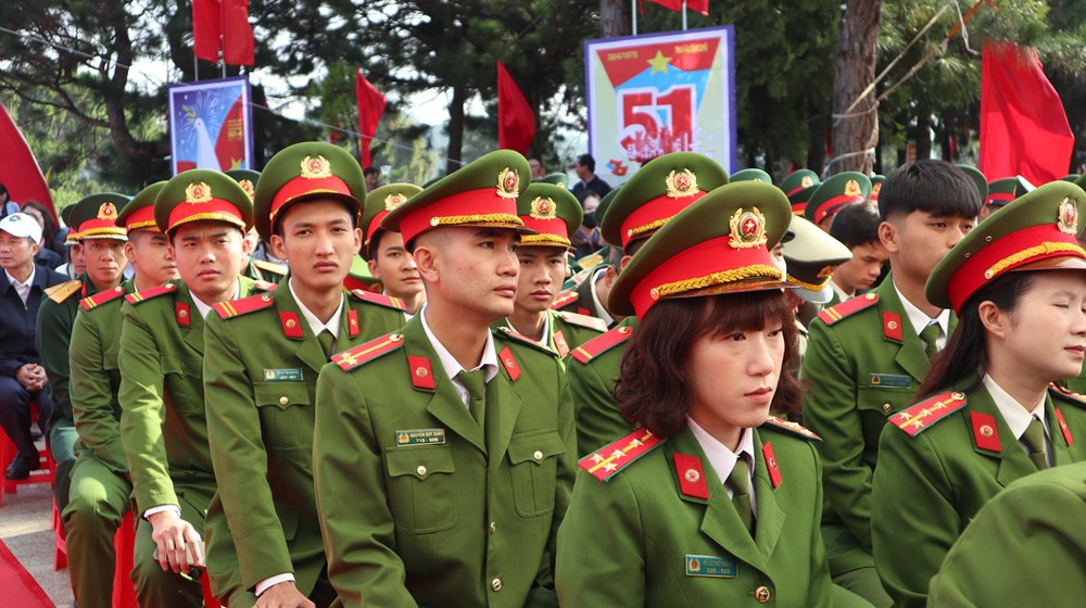 Lâm Đồng: Triển lãm tranh cổ động kỉ niệm 51 năm Ngày giải phóng miền Nam - ảnh 6