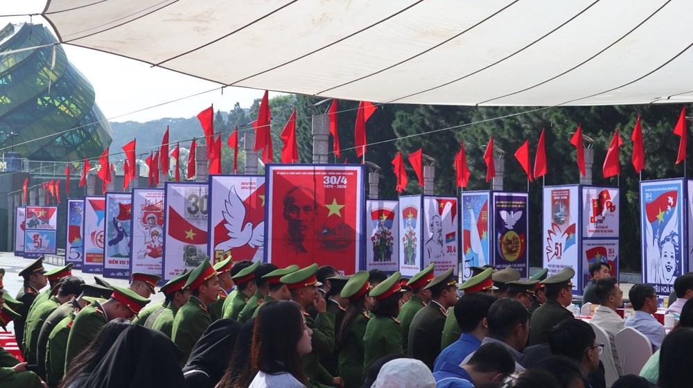 Lâm Đồng: Triển lãm tranh cổ động kỉ niệm 51 năm Ngày giải phóng miền Nam - ảnh 5