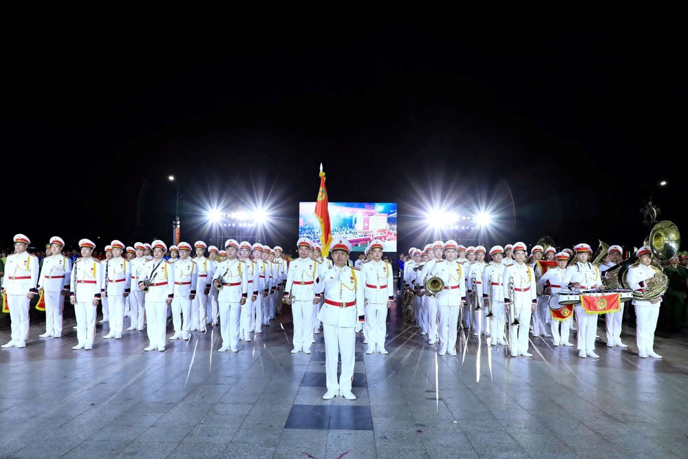 Mãn nhãn màn trình diễn võ thuật, nghiệp vụ của lực lượng Công an Nhân dân tại Đà Lạt - ảnh 1