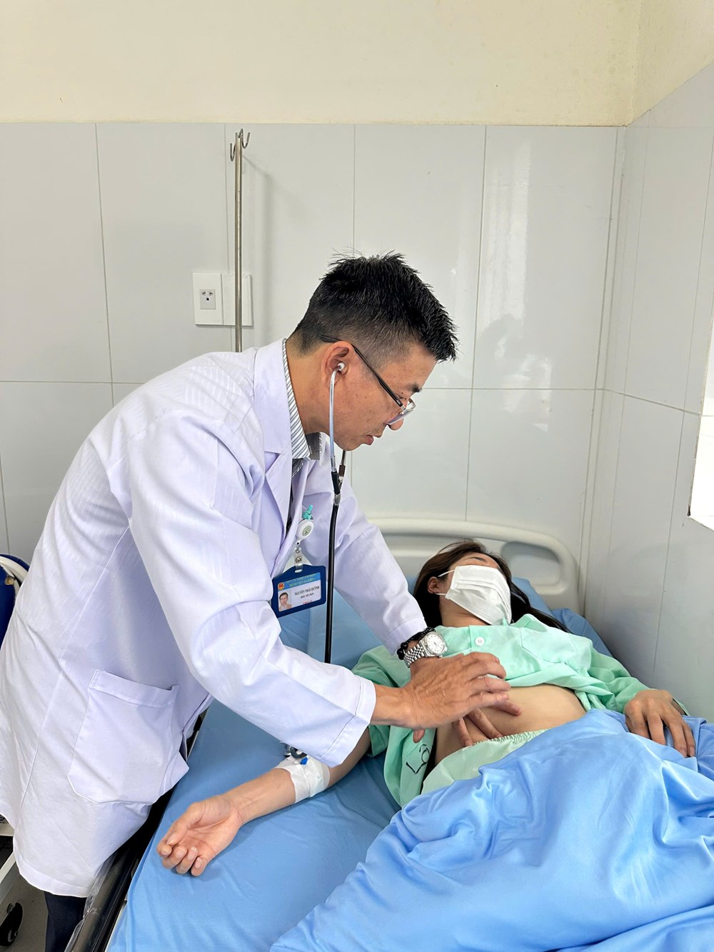 Lâm Đồng: Hơn 80 người nhập viện sau khi ăn bánh mì - ảnh 2
