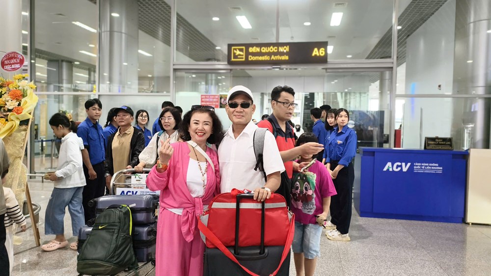 Lâm Đồng: Đón chuyến bay đầu tiên khi sân bay Liên Khương khai thác trở lại - ảnh 2