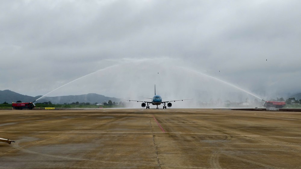 Lâm Đồng: Đón chuyến bay đầu tiên khi sân bay Liên Khương khai thác trở lại - ảnh 1