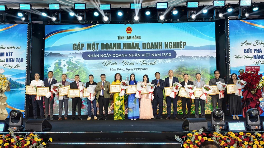 Lâm Đồng khen thưởng 25 doanh nhân, doanh nghiệp tiêu biểu - ảnh 6