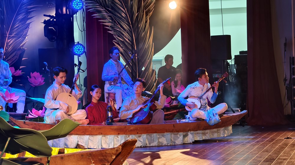 Đoàn Nghệ thuật Cải lương Vàm Cỏ mang âm hưởng phương Nam đến “Cuộc thi Độc tấu, Hòa tấu nhạc cụ dân tộc toàn quốc” - ảnh 7