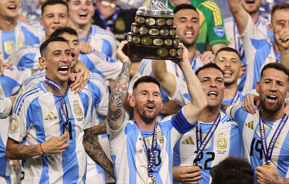 Top 5 ứng viên Quả bóng vàng: Bất ngờ Messi, top 1 tranh cãi - ảnh 1