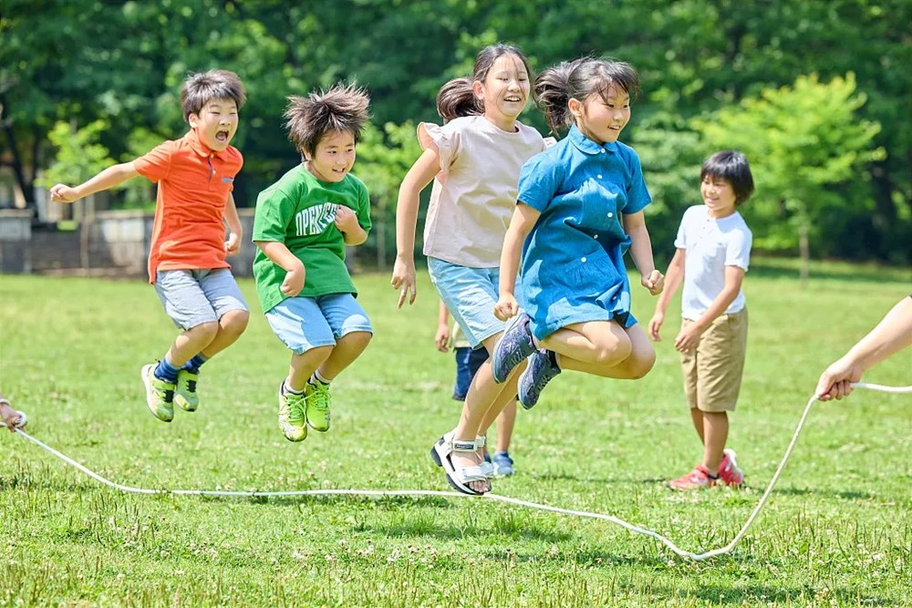 Trẻ được phép và không được phép dùng điện thoại từ nhỏ lớn lên sẽ khác nhau một trời một vực - ảnh 2