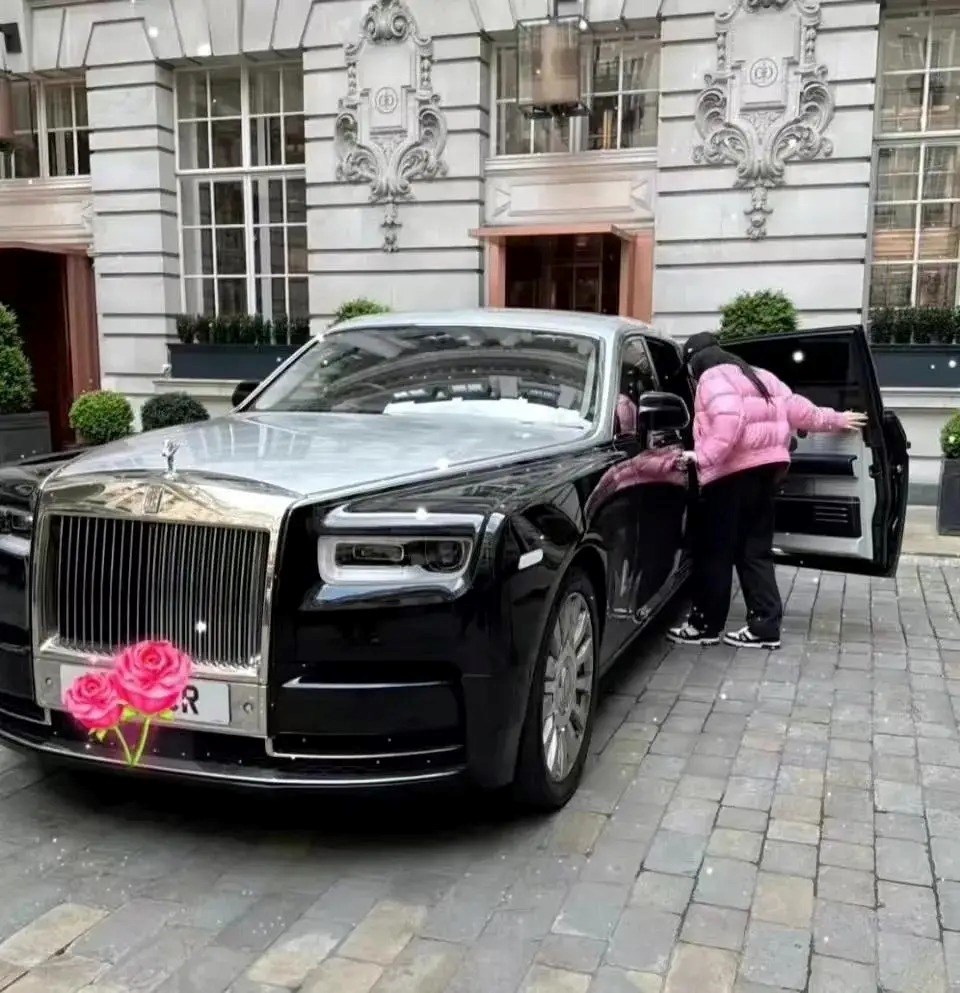 Sao nhí Bố ơi mình đi đâu thế 16 tuổi đã có Rolls-Royce riêng, vi vu bằng Maybach 56 tỷ - ảnh 10