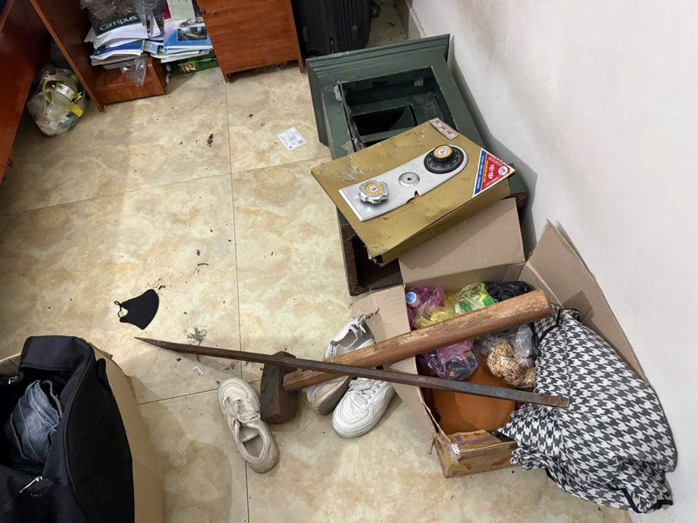 Cô gái 20 tuổi ở Quảng Ninh phá két sắt của bố mẹ, rồi hoảng loạn chạy xe máy điện đi thuê nhà nghỉ: Gia đình lập tức báo công an sau khi đọc tin nhắn Zalo - ảnh 1