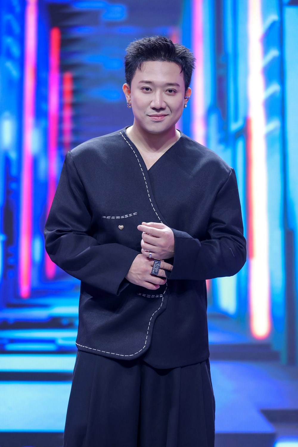 Nam nghệ sĩ tài sản hơn 1.000 tỉ, có sở thích lạ không giống ai - ảnh 2