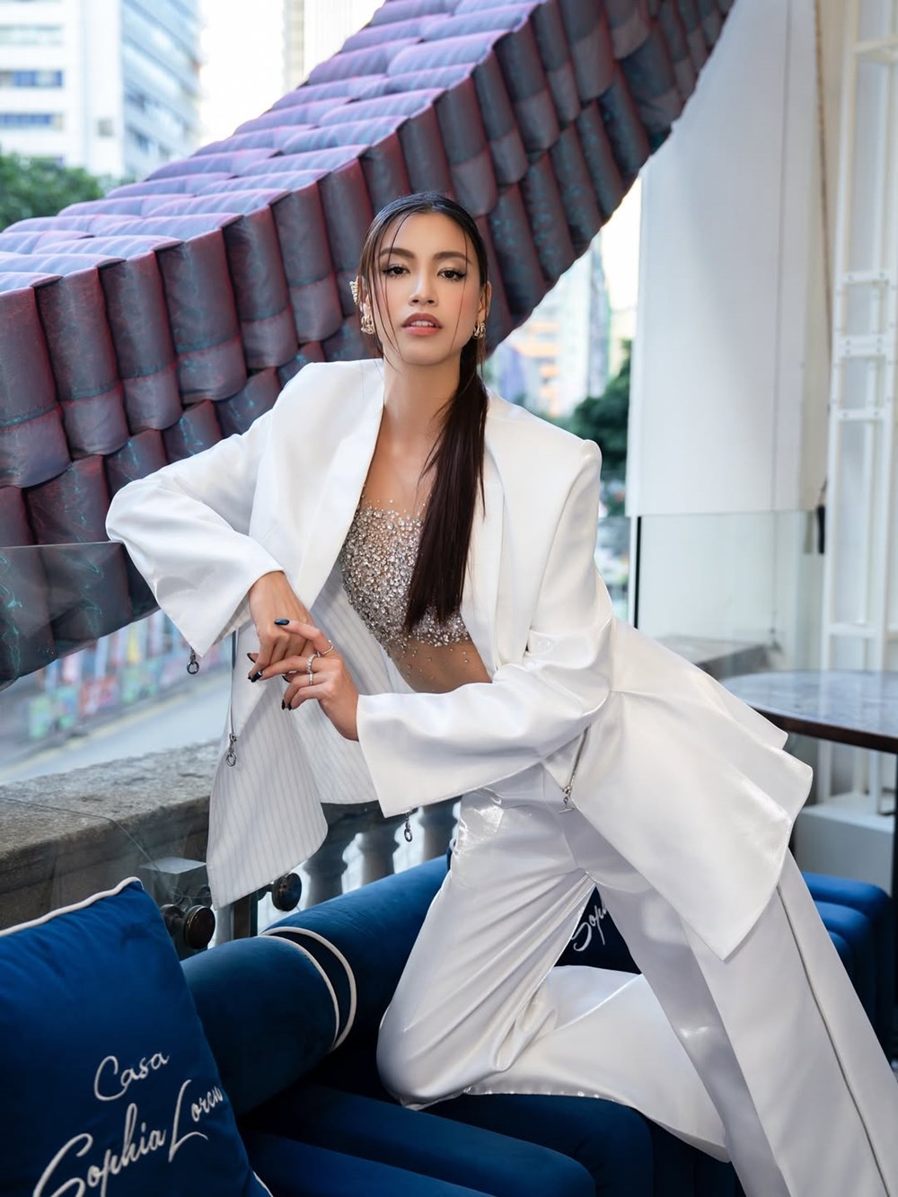 Hoa hậu xấu nhất lịch sử showbiz lột xác gây choáng: Body “bỏng mắt” đến từng centimet ở tuổi 31, tiền tiêu không phải nghĩ - ảnh 10