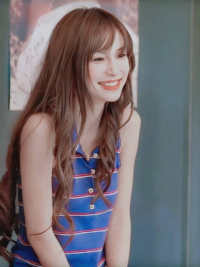 Angelababy đang làm gì với gương mặt của mình vậy? - ảnh 8